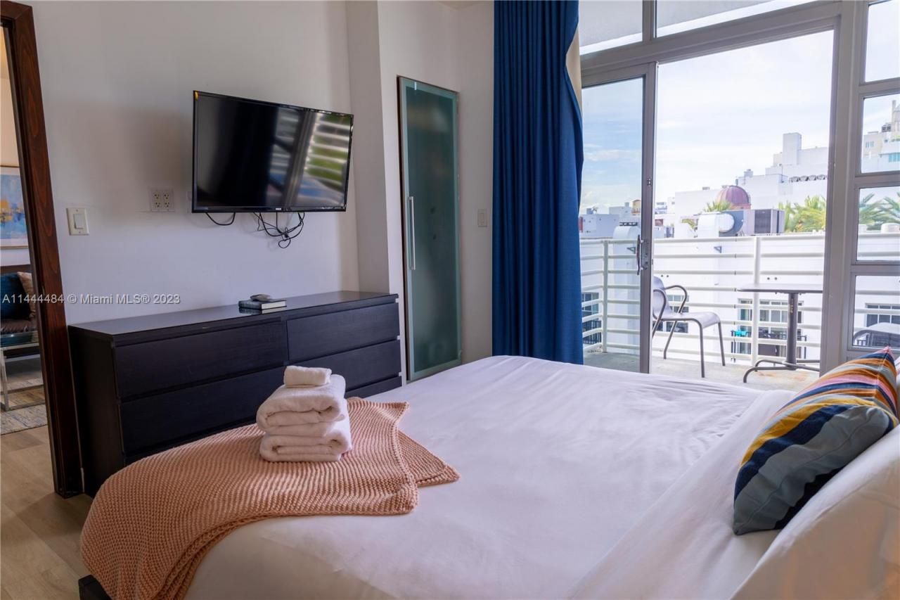 1052 Ocean Dr, Unit C503, Miami Beach, FL 33139 Photo