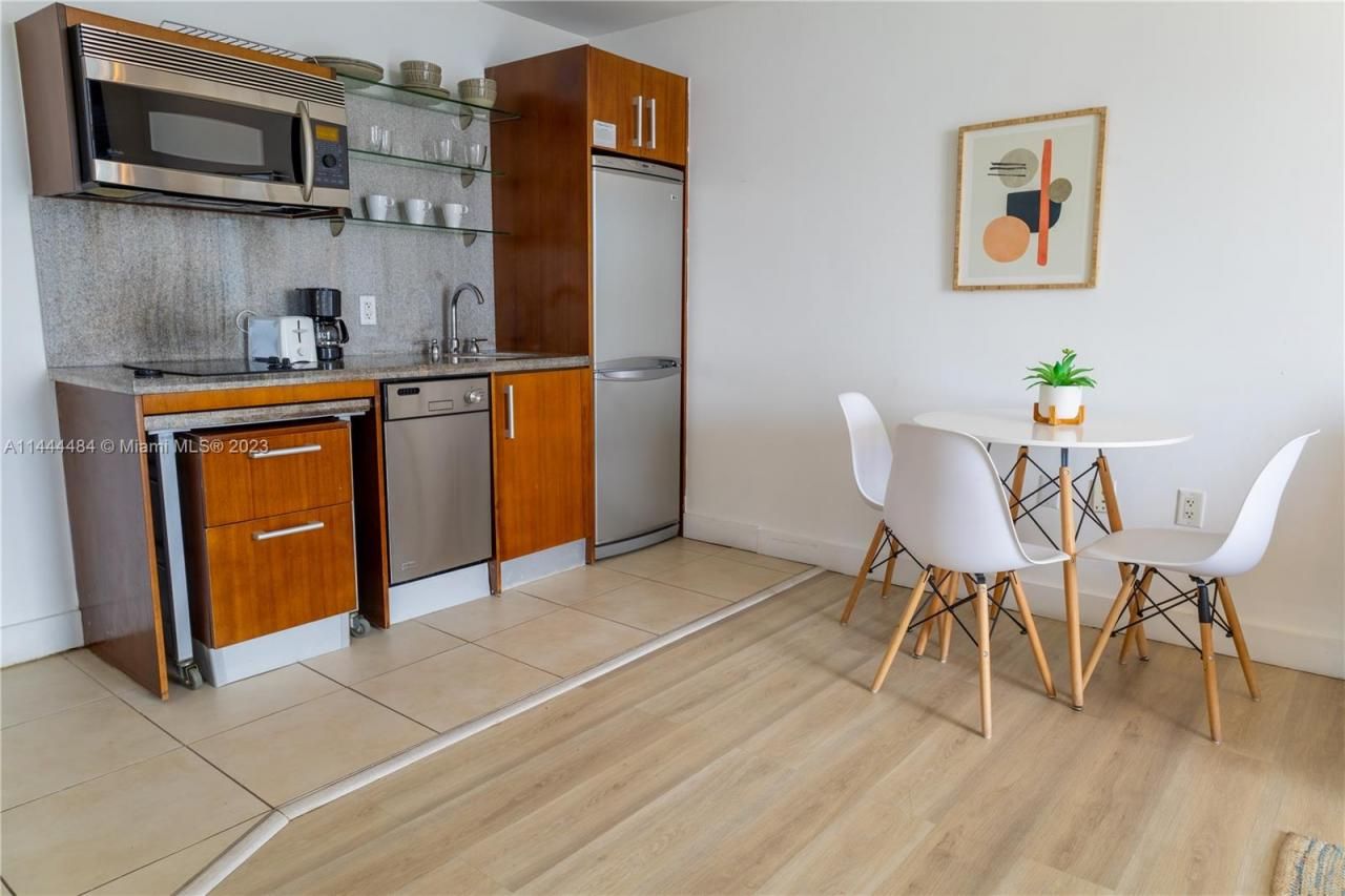 1052 Ocean Dr, Unit C503, Miami Beach, FL 33139 Photo