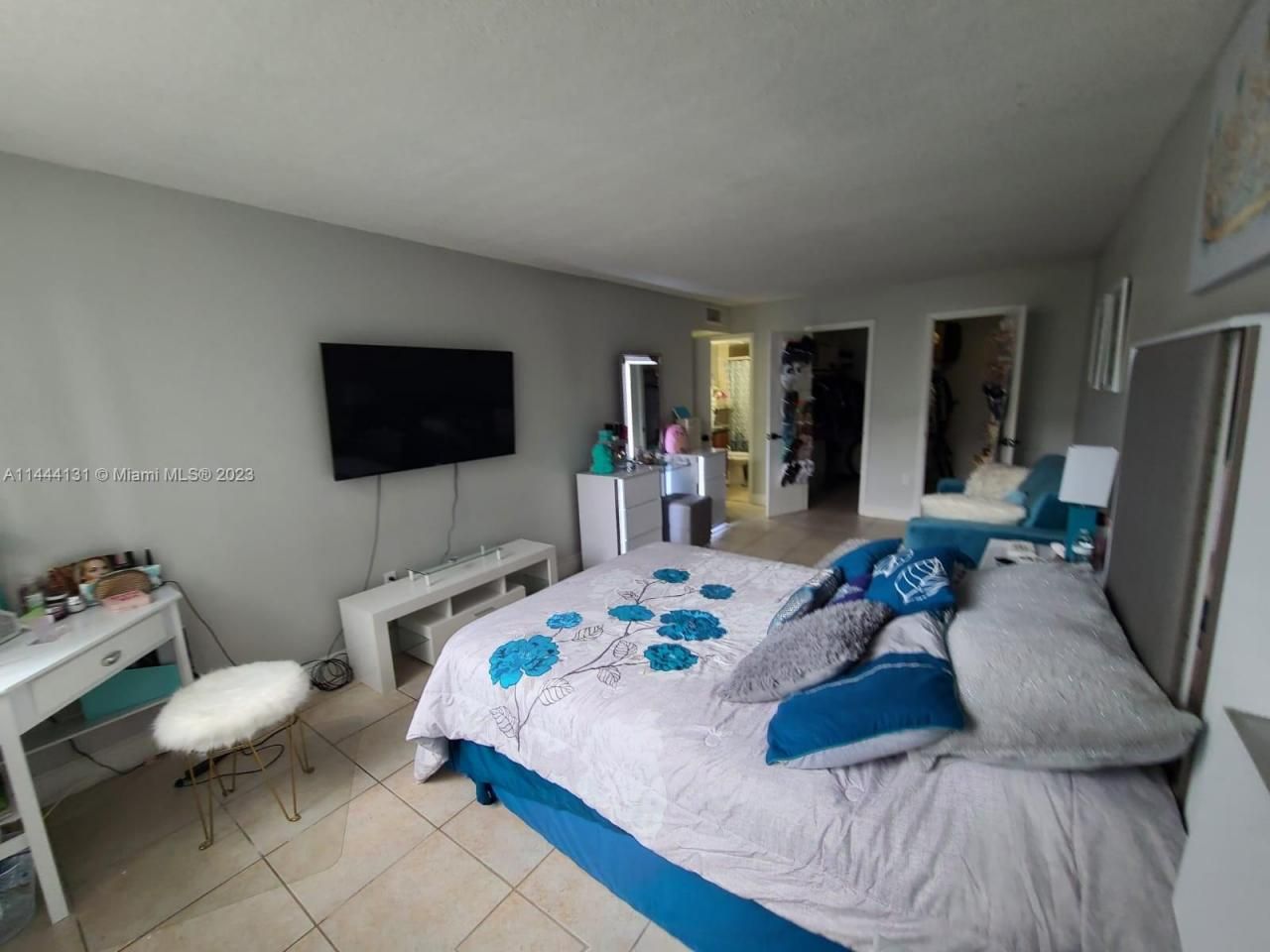 496 NW 165th St Rd, Unit D112, Miami, FL 33169 Photo