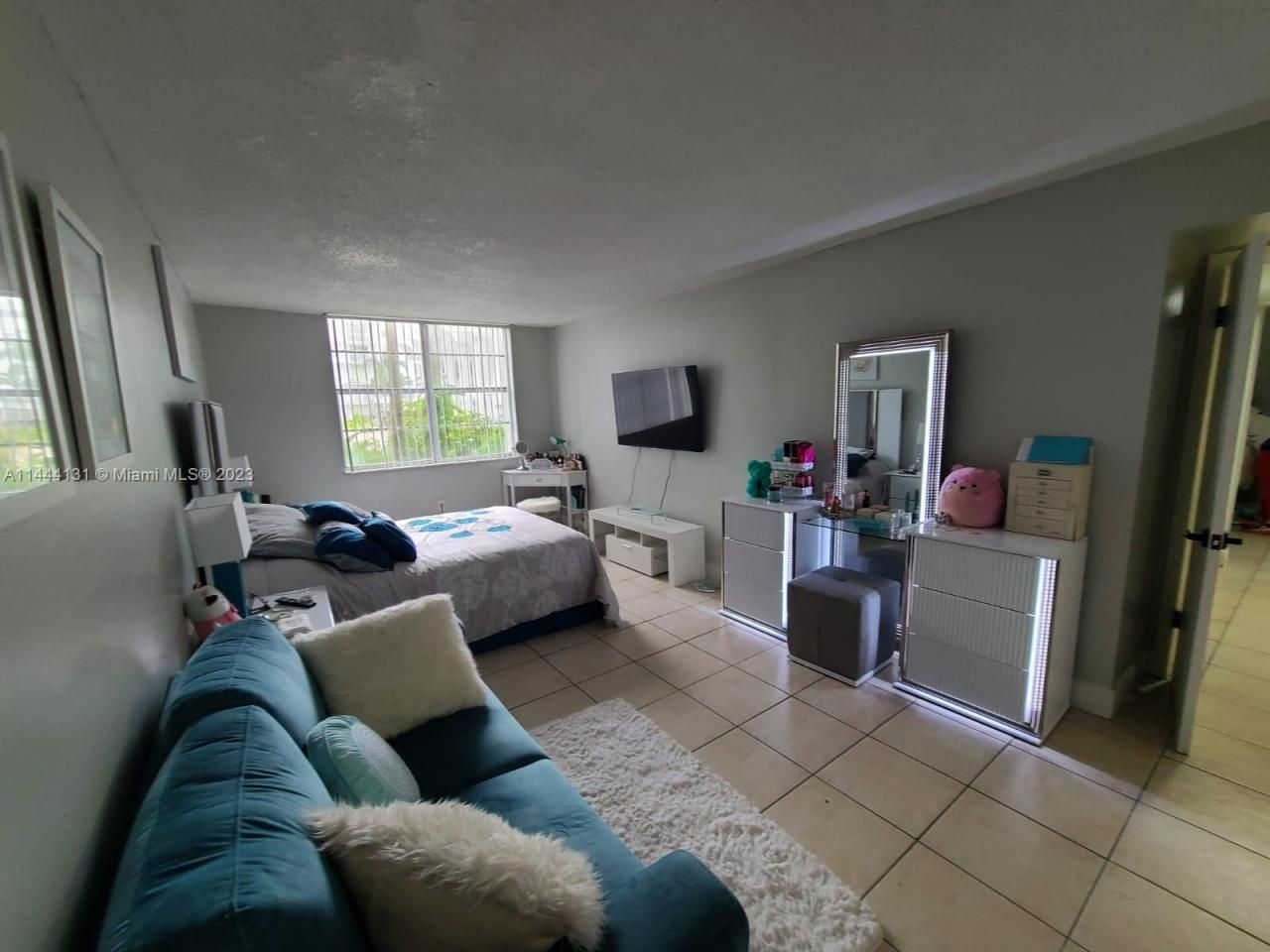 496 NW 165th St Rd, Unit D112, Miami, FL 33169 Photo