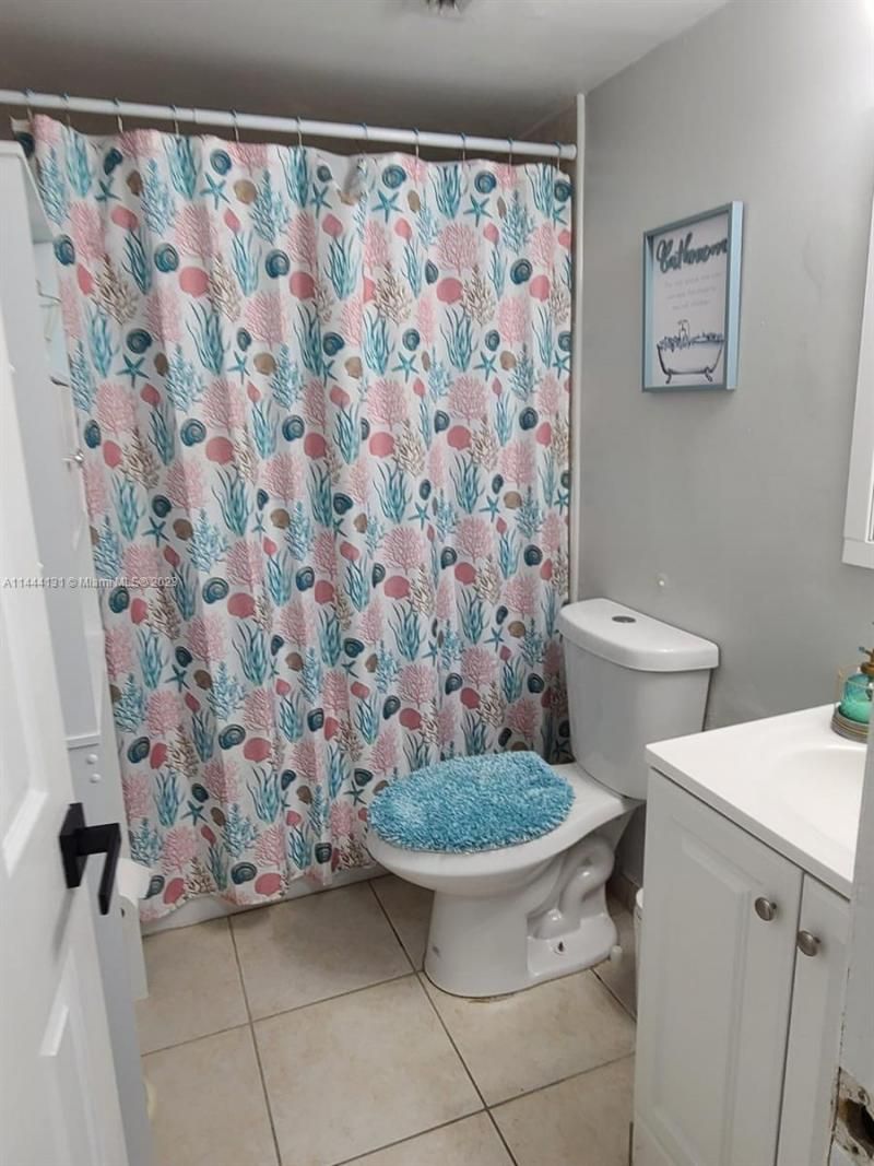 496 NW 165th St Rd, Unit D112, Miami, FL 33169 Photo