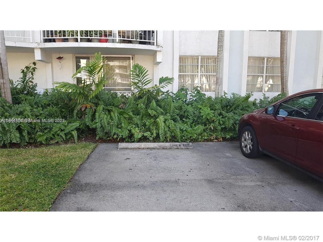496 NW 165th St Rd, Unit D112, Miami, FL 33169 Photo
