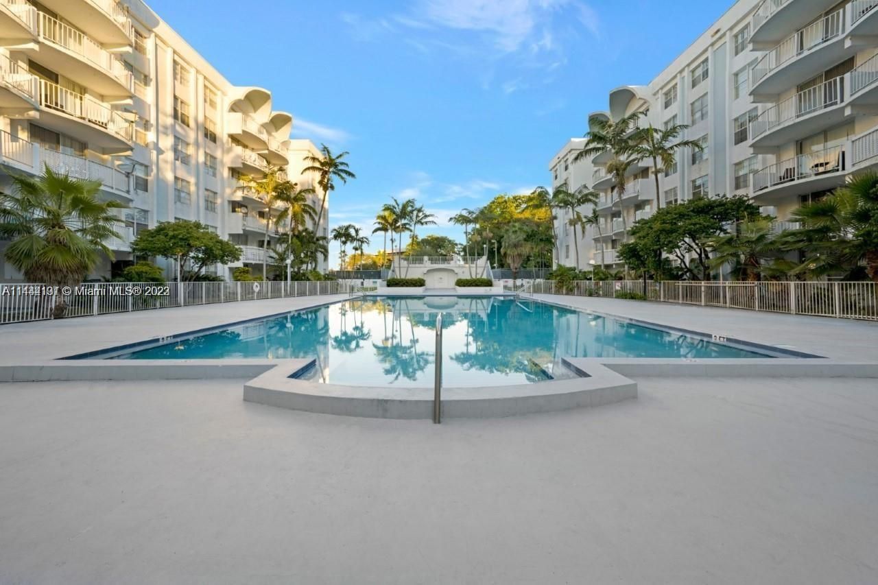 496 NW 165th St Rd, Unit D112, Miami, FL 33169 Photo