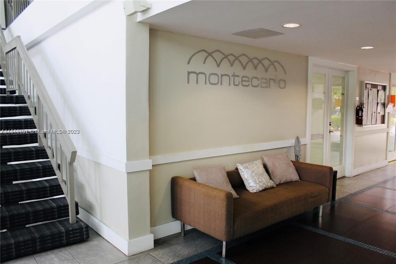 496 NW 165th St Rd, Unit D112, Miami, FL 33169 Photo