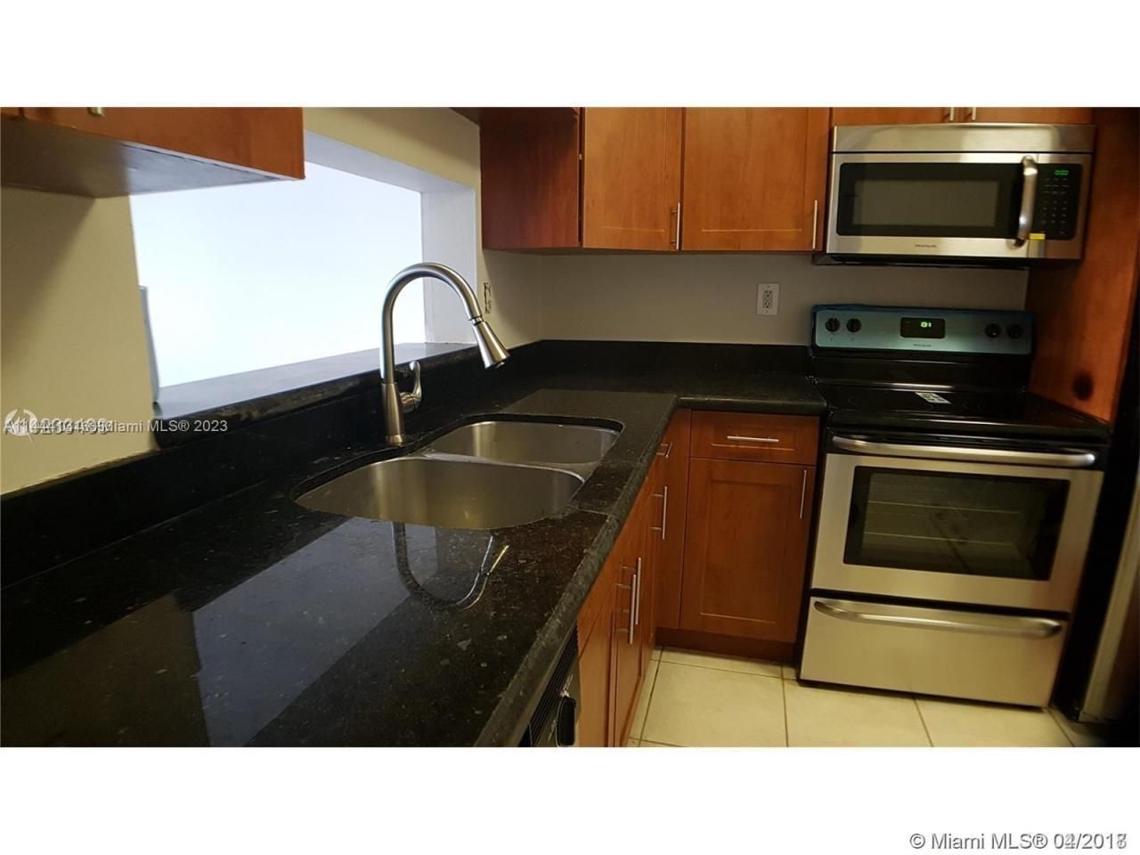 496 NW 165th St Rd, Unit D112, Miami, FL 33169 Photo