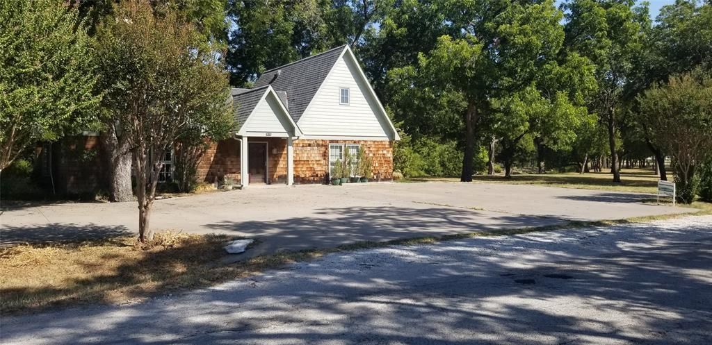 1002 Pecan Street, Lindsay, TX 76241 Main Photo