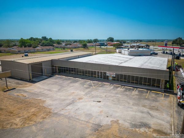 75 School Dr, Poteet, TX 78065