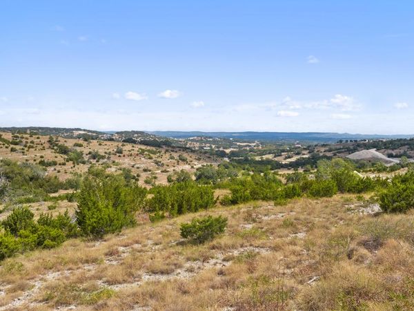 120 Falling Oak Dr, Blanco, TX 78606