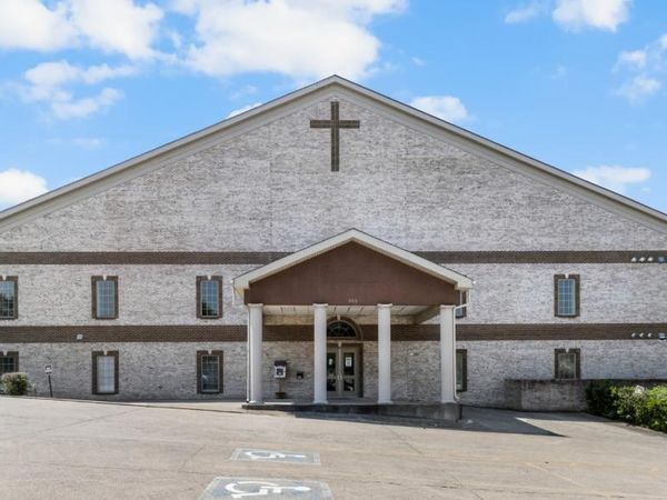 303 Fairview Ln, Clarksville, TN 37040