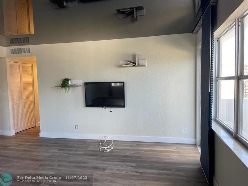 401 Golden Isles Drive, Unit 1104, Hallandale Beach, FL 33009 Photo