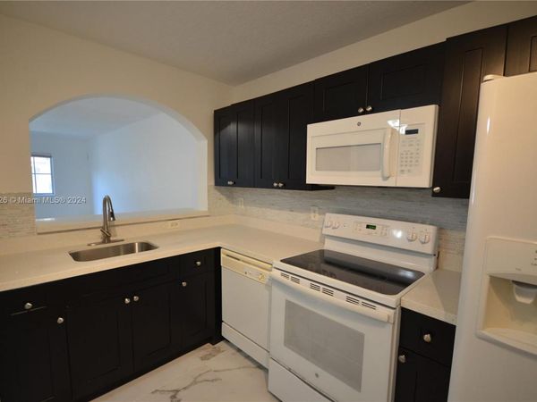 1241 SE 29th St, Unit 102, Homestead, FL 33035