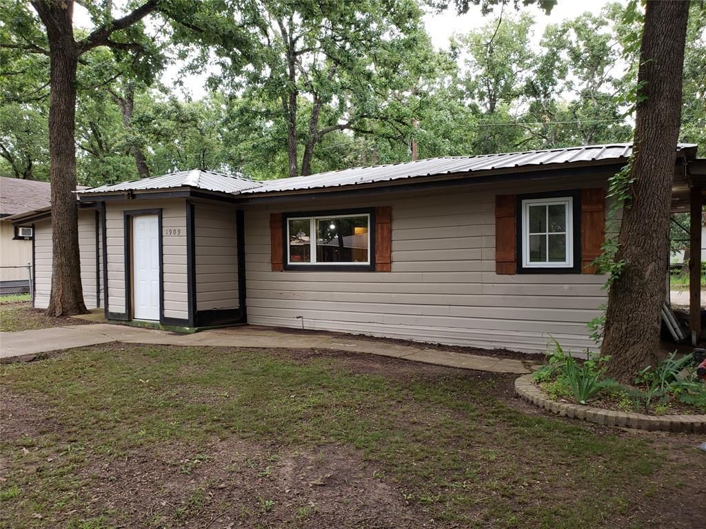 1909 Wahoo Lane, West Tawakoni, TX 75474 Main Photo
