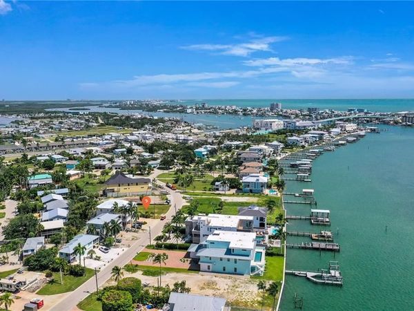 947 San Carlos DR, FORT MYERS BEACH, FL 33931