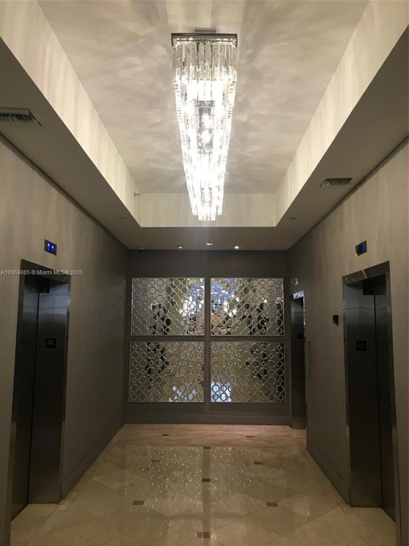 100 Lincoln Rd, Unit 719, Miami Beach, FL 33139 Photo