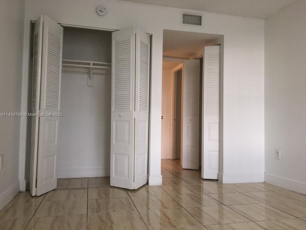 498 NW 165th St Rd, Unit D205, Miami, FL 33169 Photo