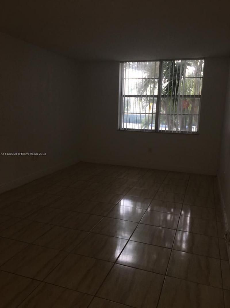 498 NW 165th St Rd, Unit D205, Miami, FL 33169 Photo