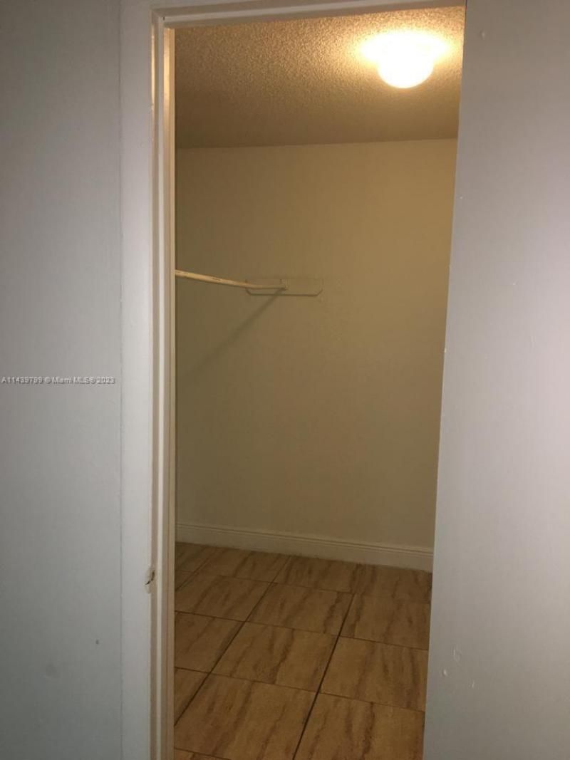 498 NW 165th St Rd, Unit D205, Miami, FL 33169 Photo