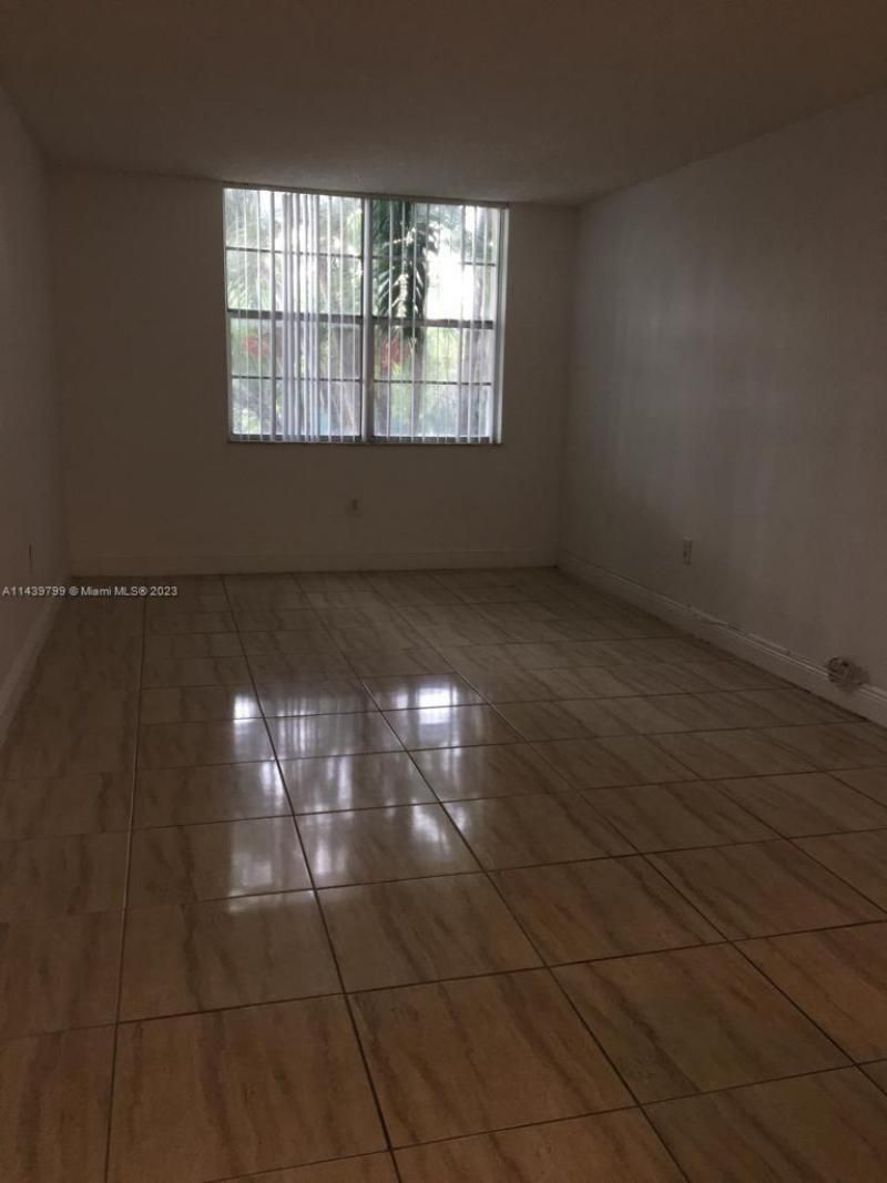 498 NW 165th St Rd, Unit D205, Miami, FL 33169 Photo