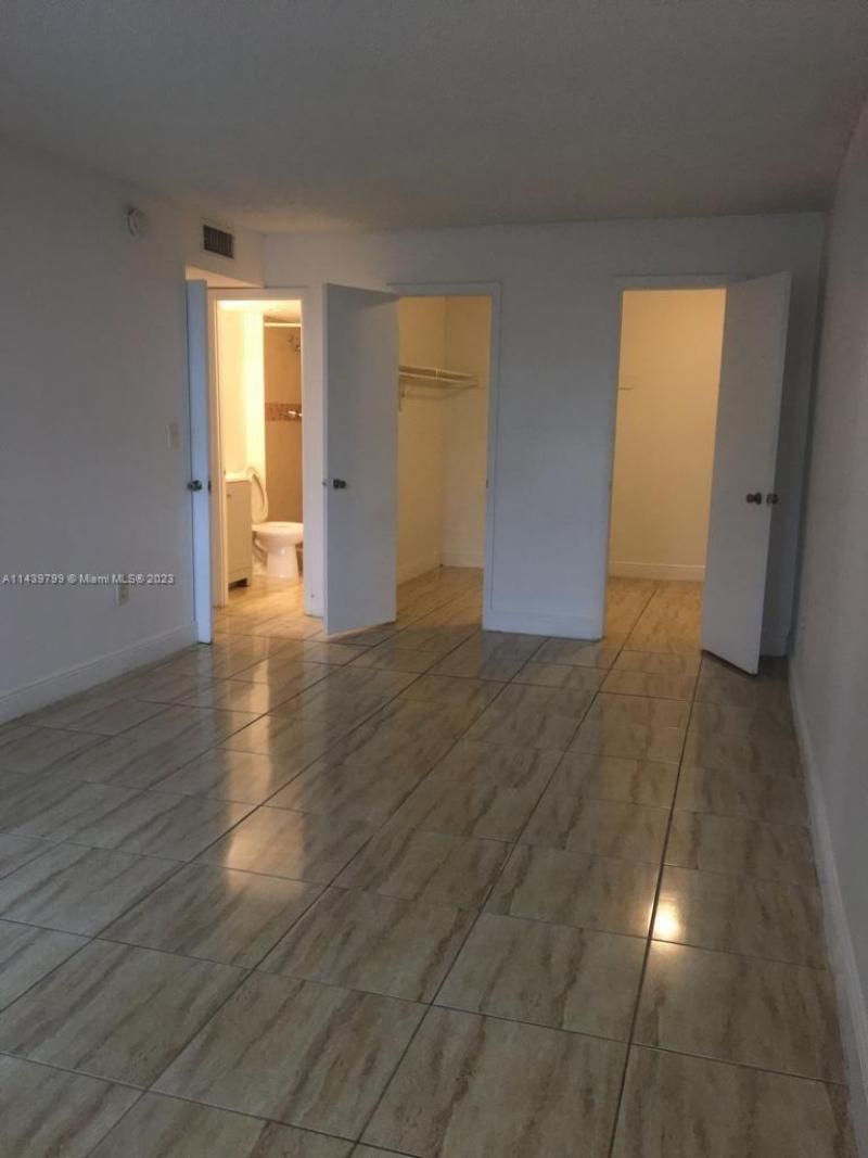 498 NW 165th St Rd, Unit D205, Miami, FL 33169 Photo