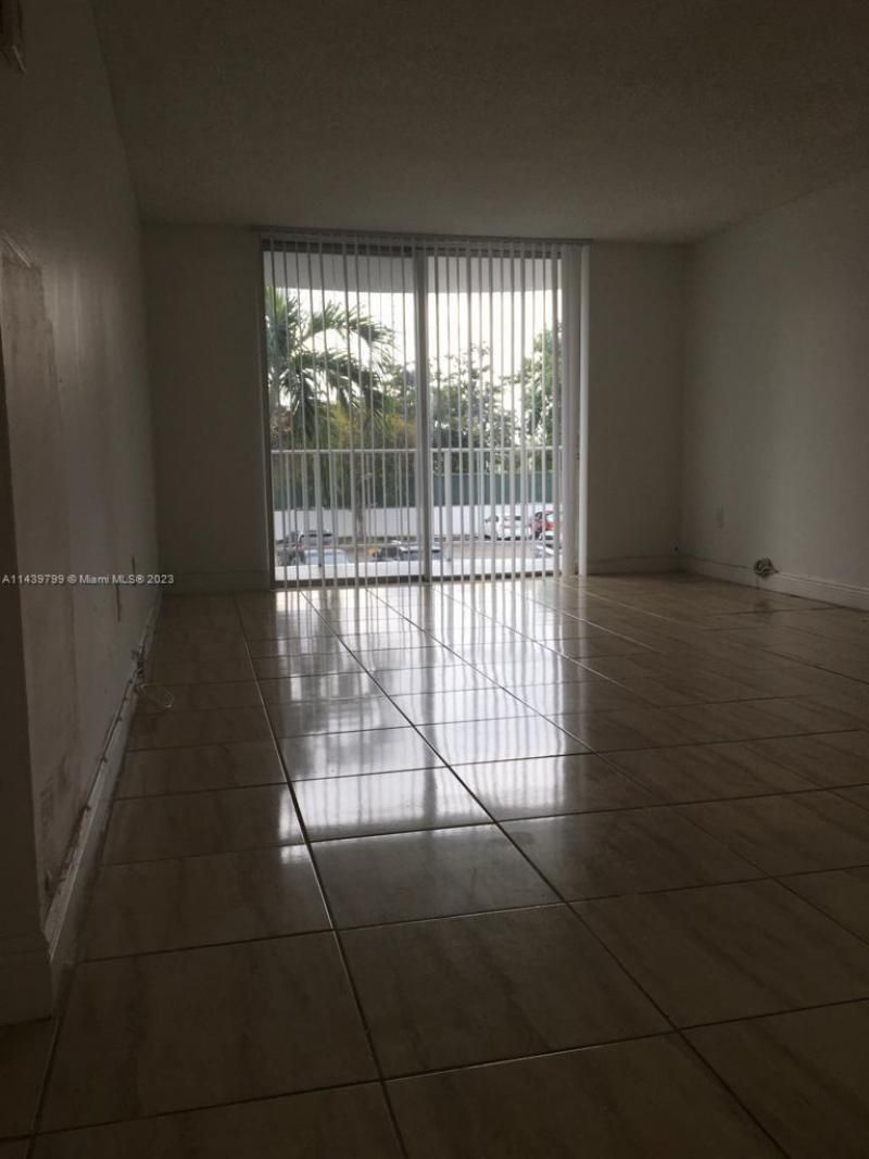 498 NW 165th St Rd, Unit D205, Miami, FL 33169 Photo