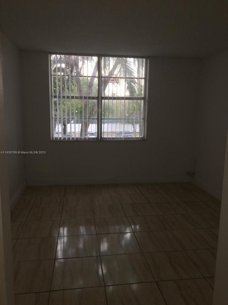 498 NW 165th St Rd, Unit D205, Miami, FL 33169 Photo