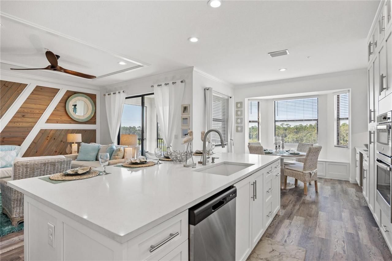 18114 Gawthrop Drive, Unit 402, Lakewood Ranch, FL 34211 Photo