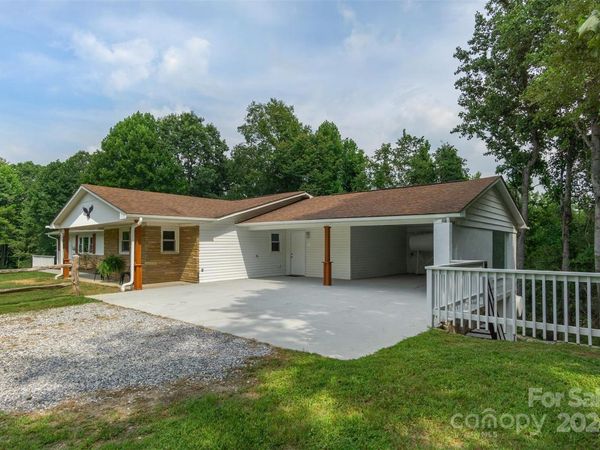 468 Deer Park Lake Road, Spruce Pine, NC 28777