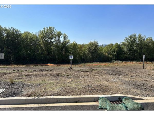 3063 NW Shadden DR, Unit 60, McMinnville, OR 97128