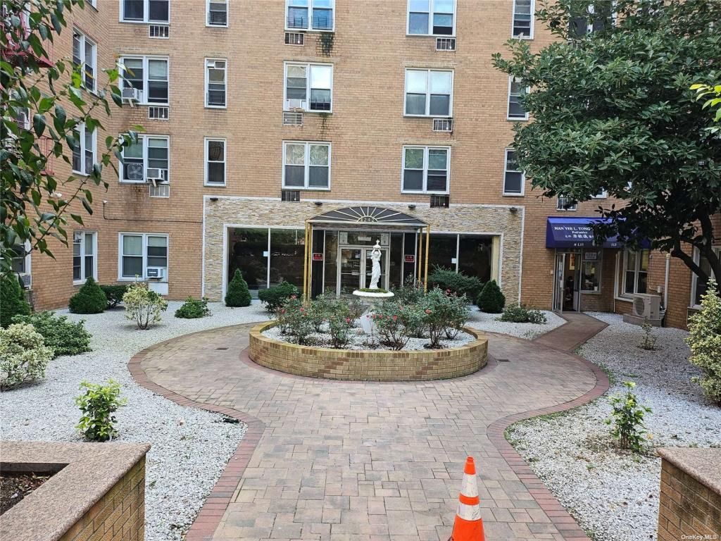 42-42 Colden Street, Unit 622, Flushing, NY 11355 Main Photo