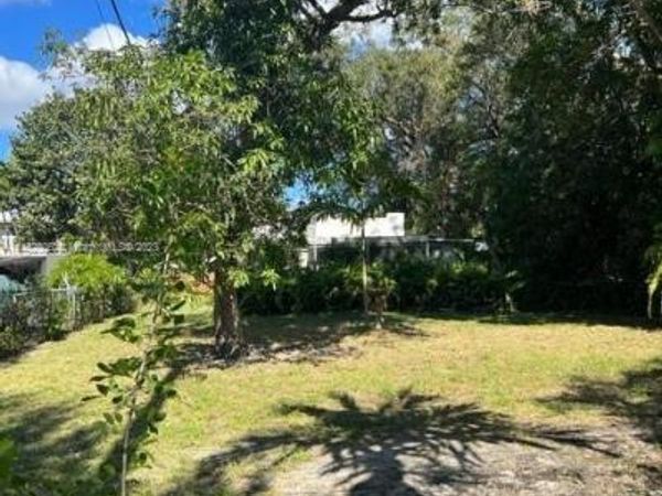 821 NE 120th St, Biscayne Park, FL 33161