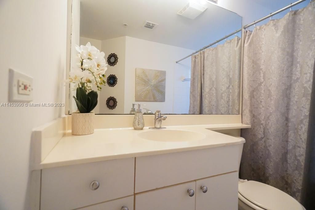 17145 N Bay Rd, Unit 4403, Sunny Isles Beach, FL 33160 Photo