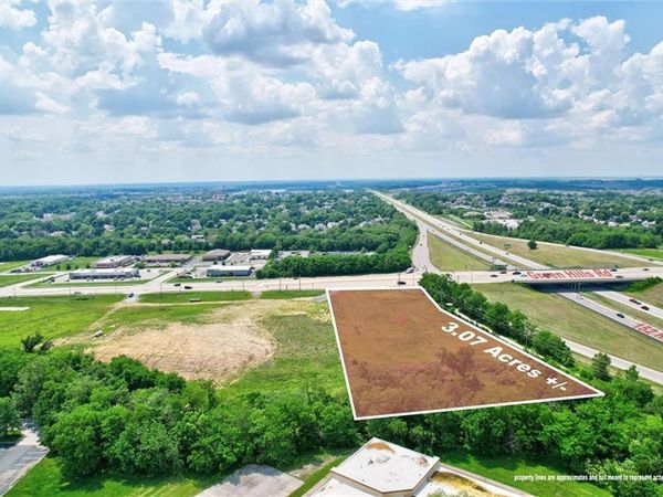 8707 Green Hills Road, Kansas City, MO 64154