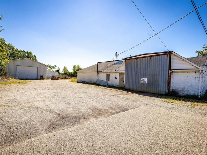 3977 Stillwell Beckett Road, Hamilton, OH 45013 Photo 2