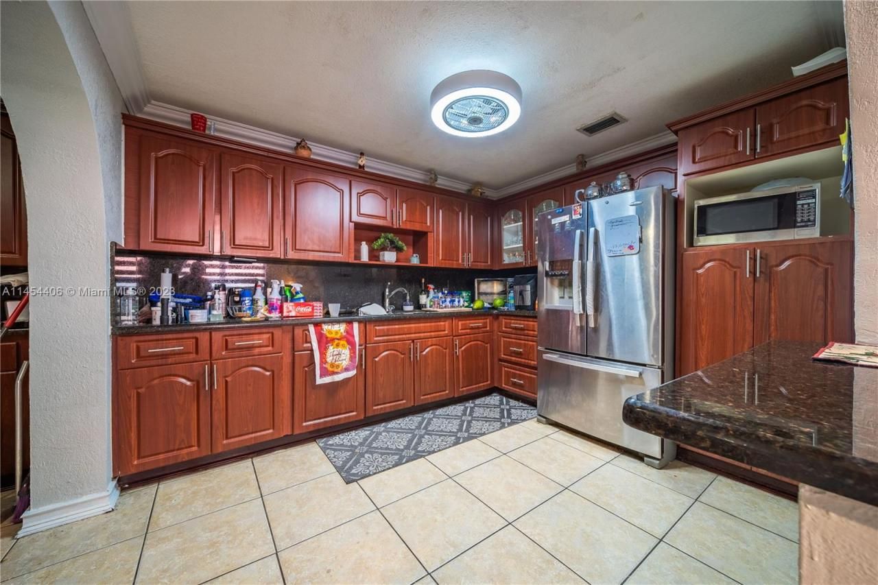 925 E 29th St, Hialeah, FL 33013 Photo