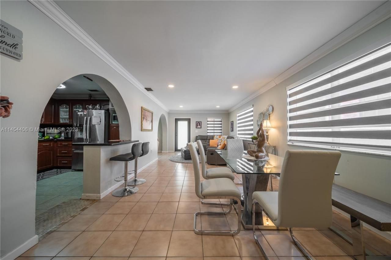 925 E 29th St, Hialeah, FL 33013 Photo