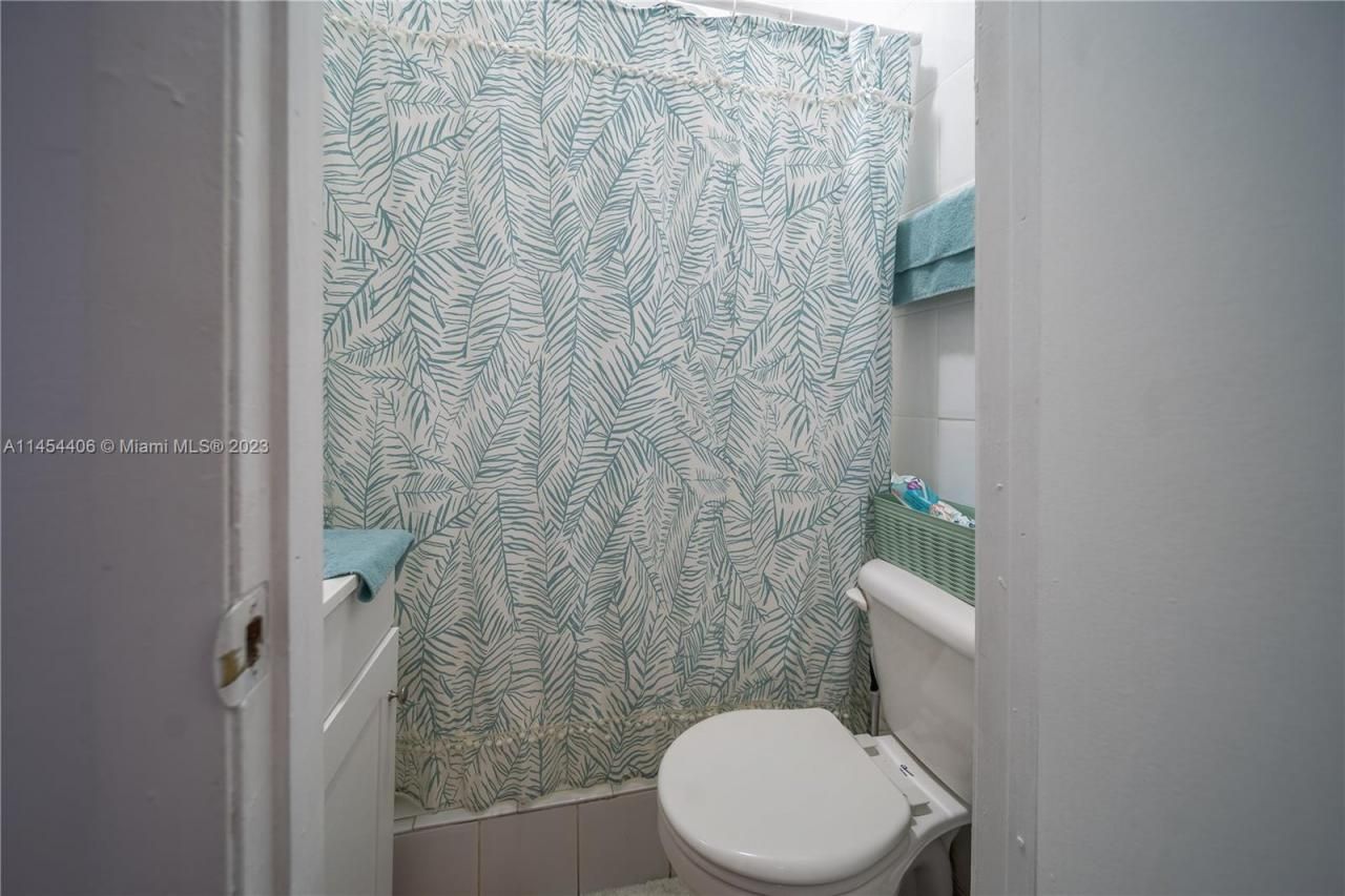 925 E 29th St, Hialeah, FL 33013 Photo