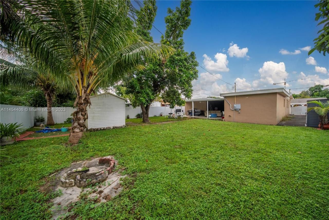 925 E 29th St, Hialeah, FL 33013 Photo