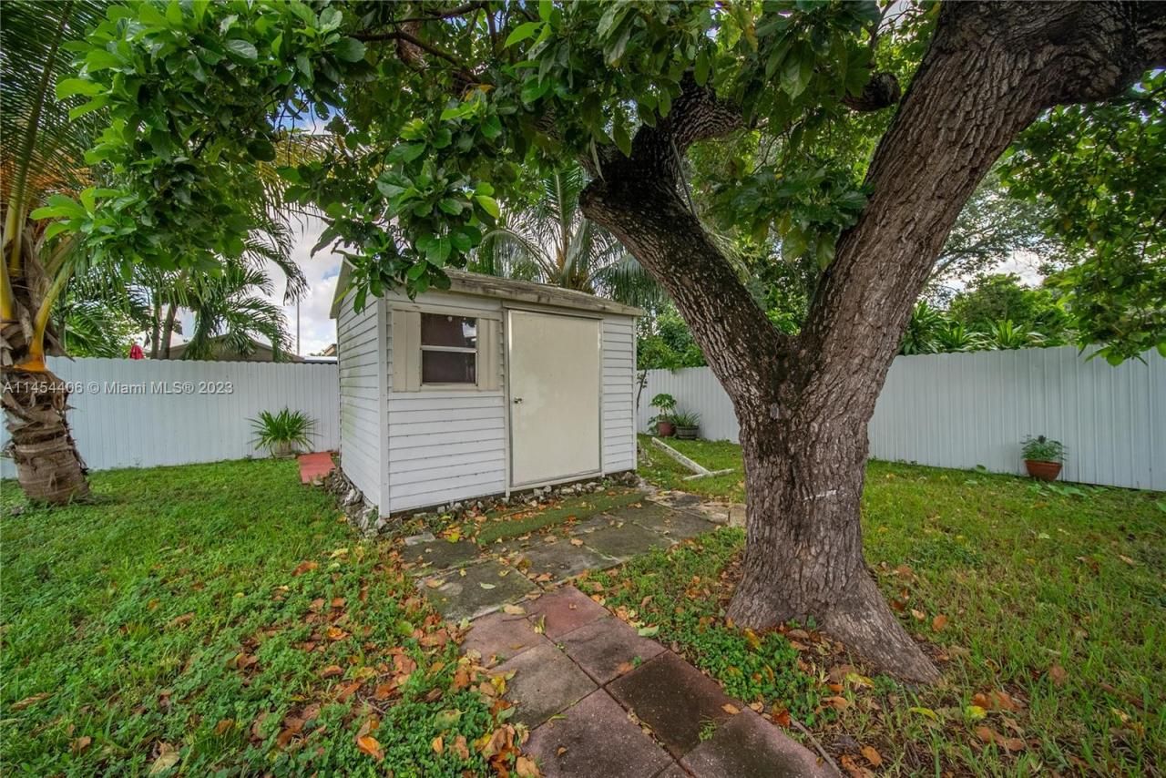 925 E 29th St, Hialeah, FL 33013 Photo