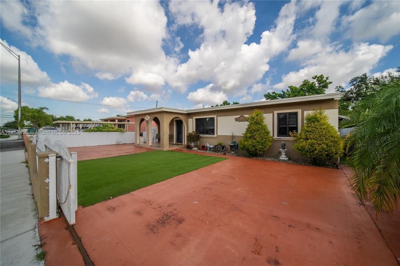 925 E 29th St, Hialeah, FL 33013 Photo
