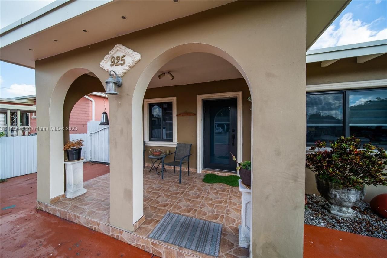 925 E 29th St, Hialeah, FL 33013 Photo