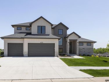 4515 S 203 Avenue, Elkhorn, NE 68135