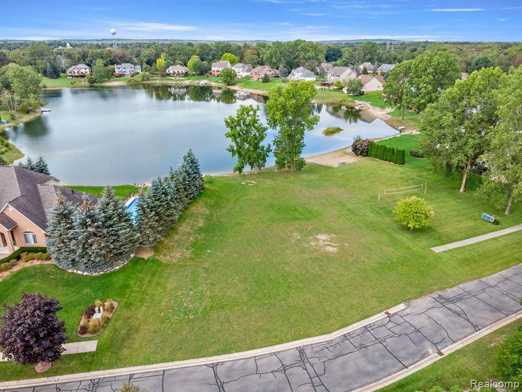 4544 Coastal Parkway, White Lake Township, MI 48386 Main Photo