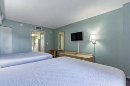 201 77th Ave. N photo 4