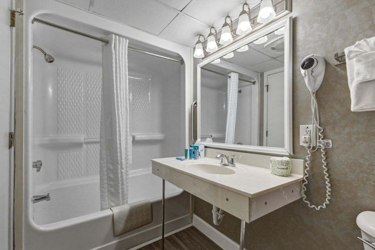 201 77th Ave. N Photo 7