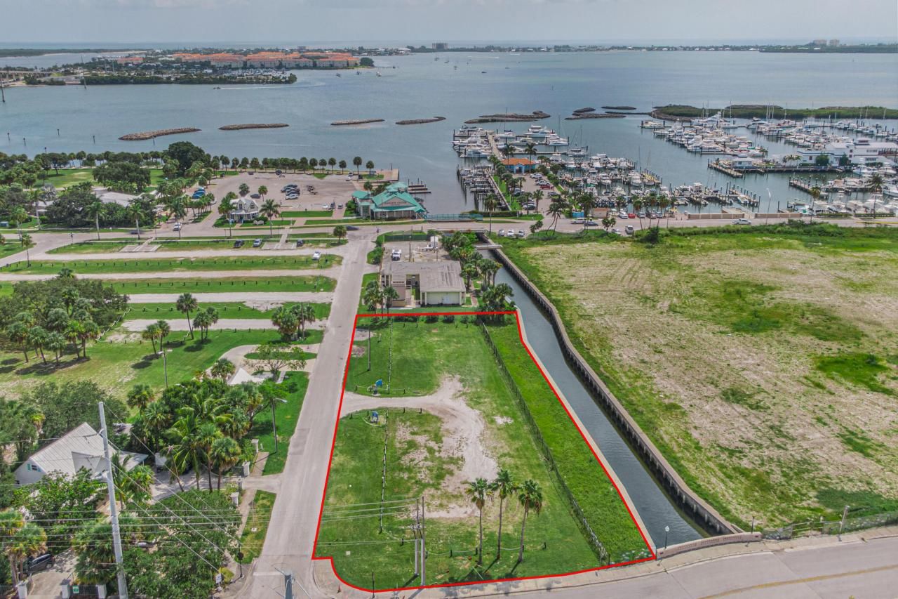 125 A E Backus Avenue, Unit 9, Fort Pierce, FL 34950 Photo