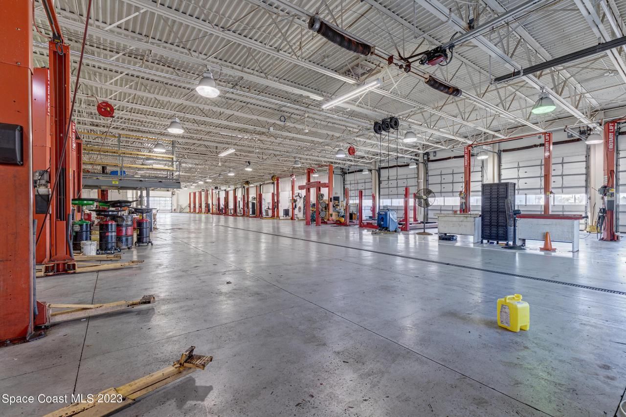 1850 E Merritt Island Causeway, Merritt Island, FL 32952 Photo