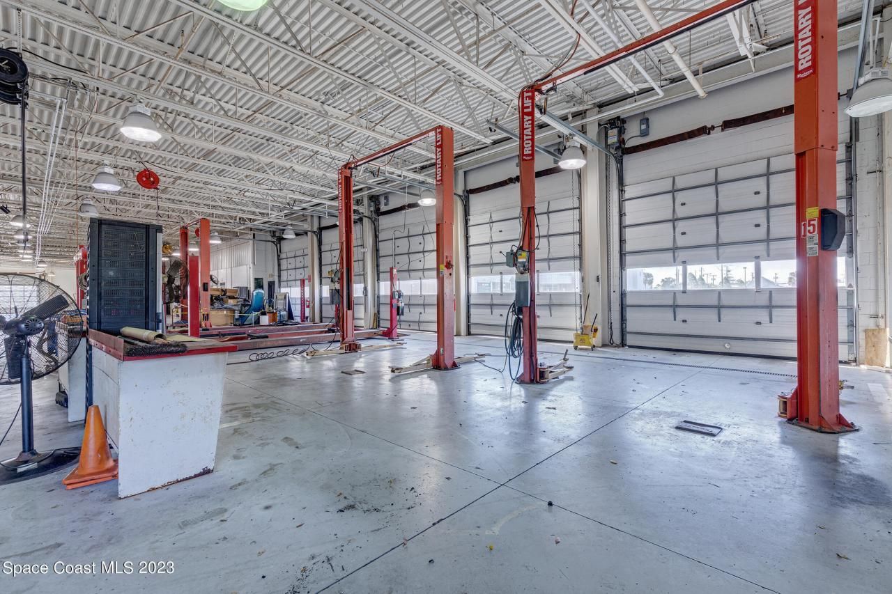 1850 E Merritt Island Causeway, Merritt Island, FL 32952 Photo