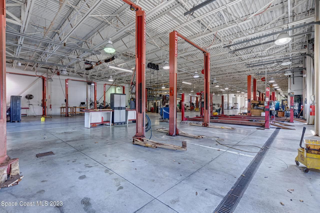 1850 E Merritt Island Causeway, Merritt Island, FL 32952 Photo