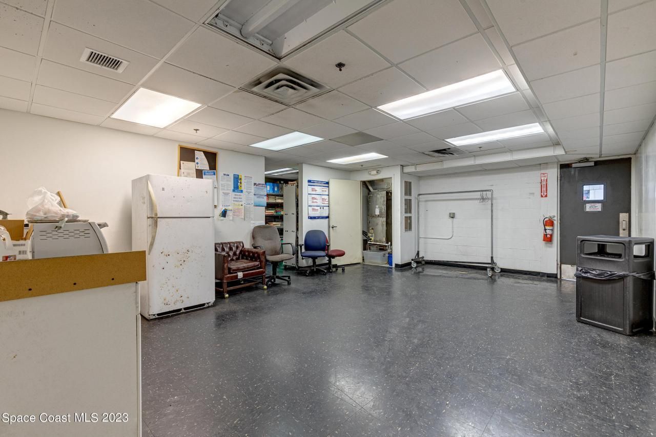 1850 E Merritt Island Causeway, Merritt Island, FL 32952 Photo