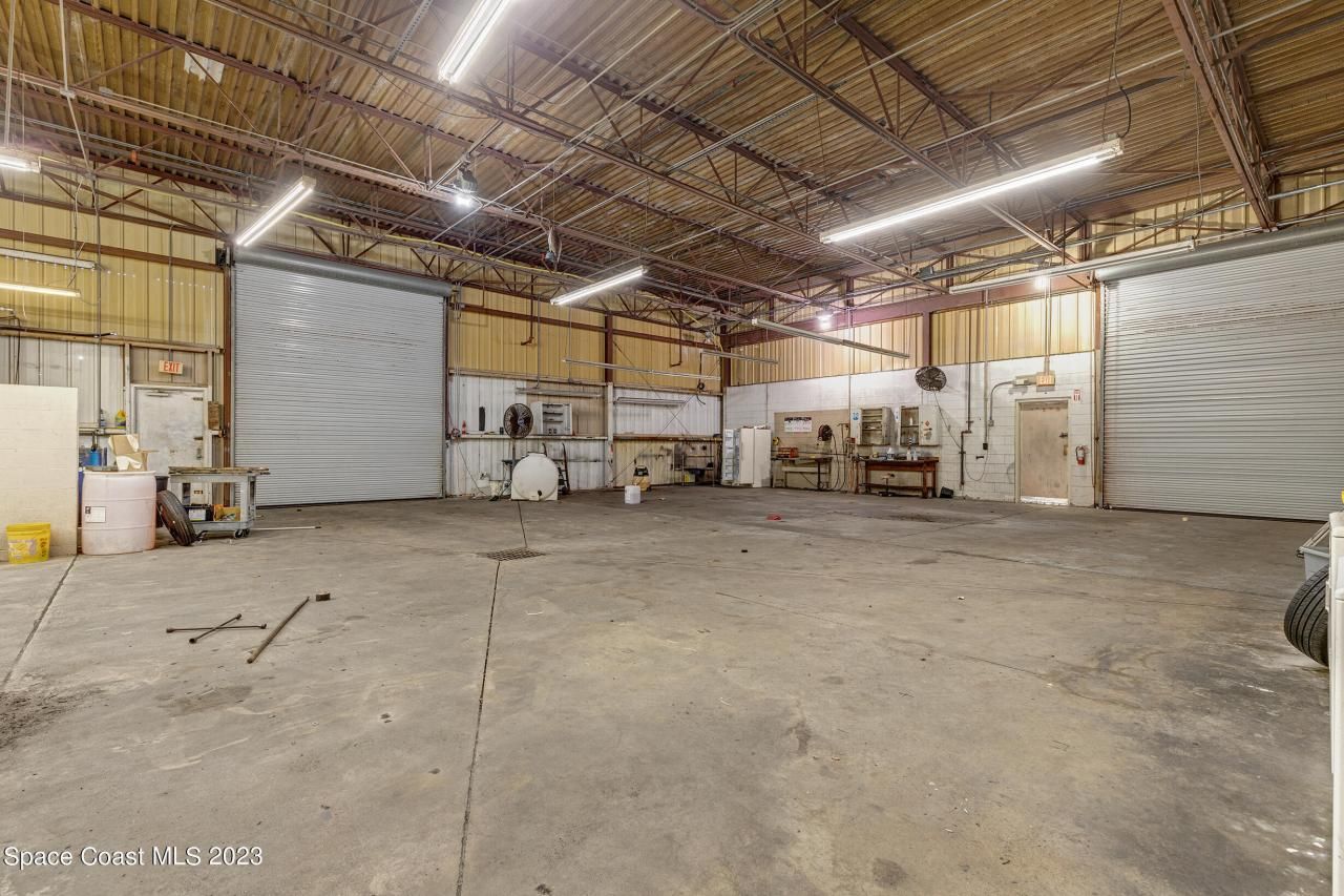 1850 E Merritt Island Causeway, Merritt Island, FL 32952 Photo